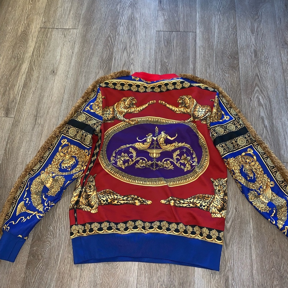 Versace pillow shirt. - Picture 2 of 3